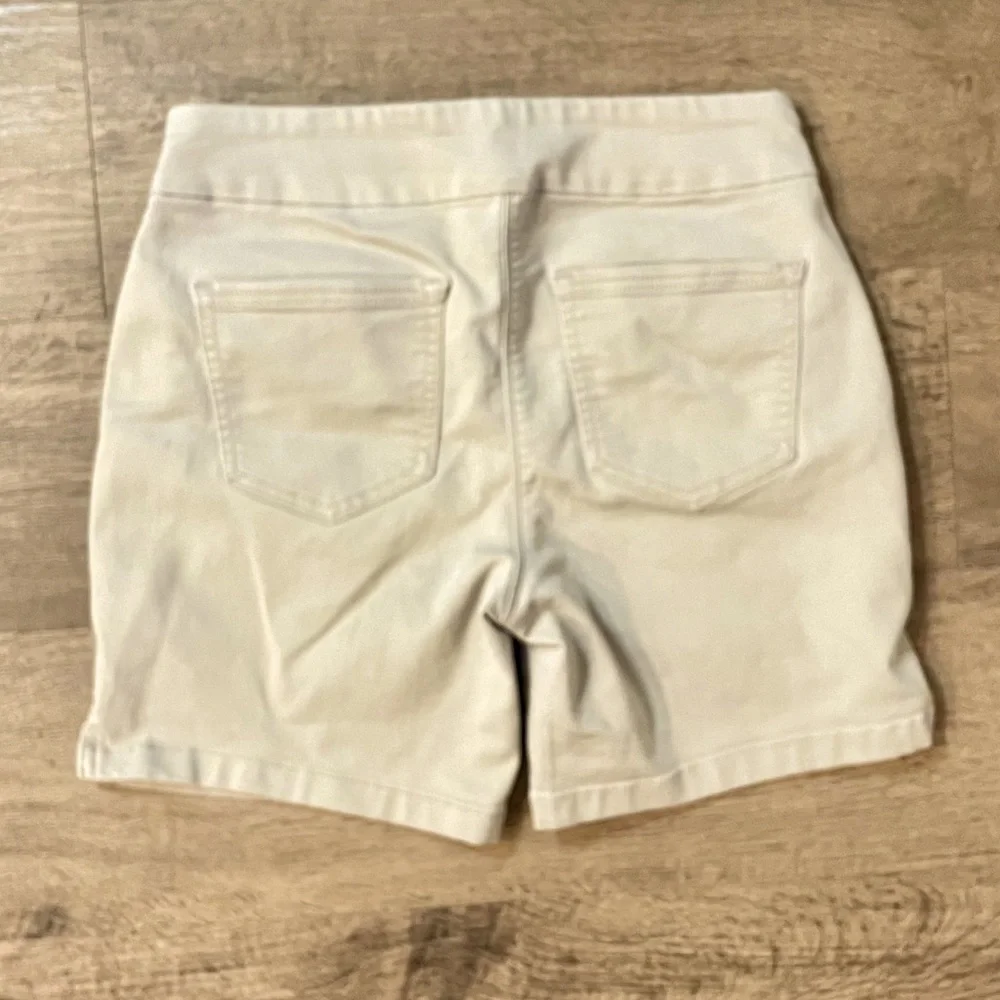 Liz Claiborne Comfort Stretch Pull-On Shorts - Picture 2 of 3